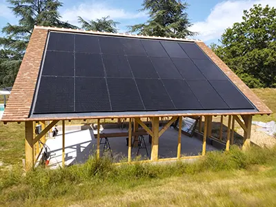 maison panneau photovoltaïque intégré tuile de pays